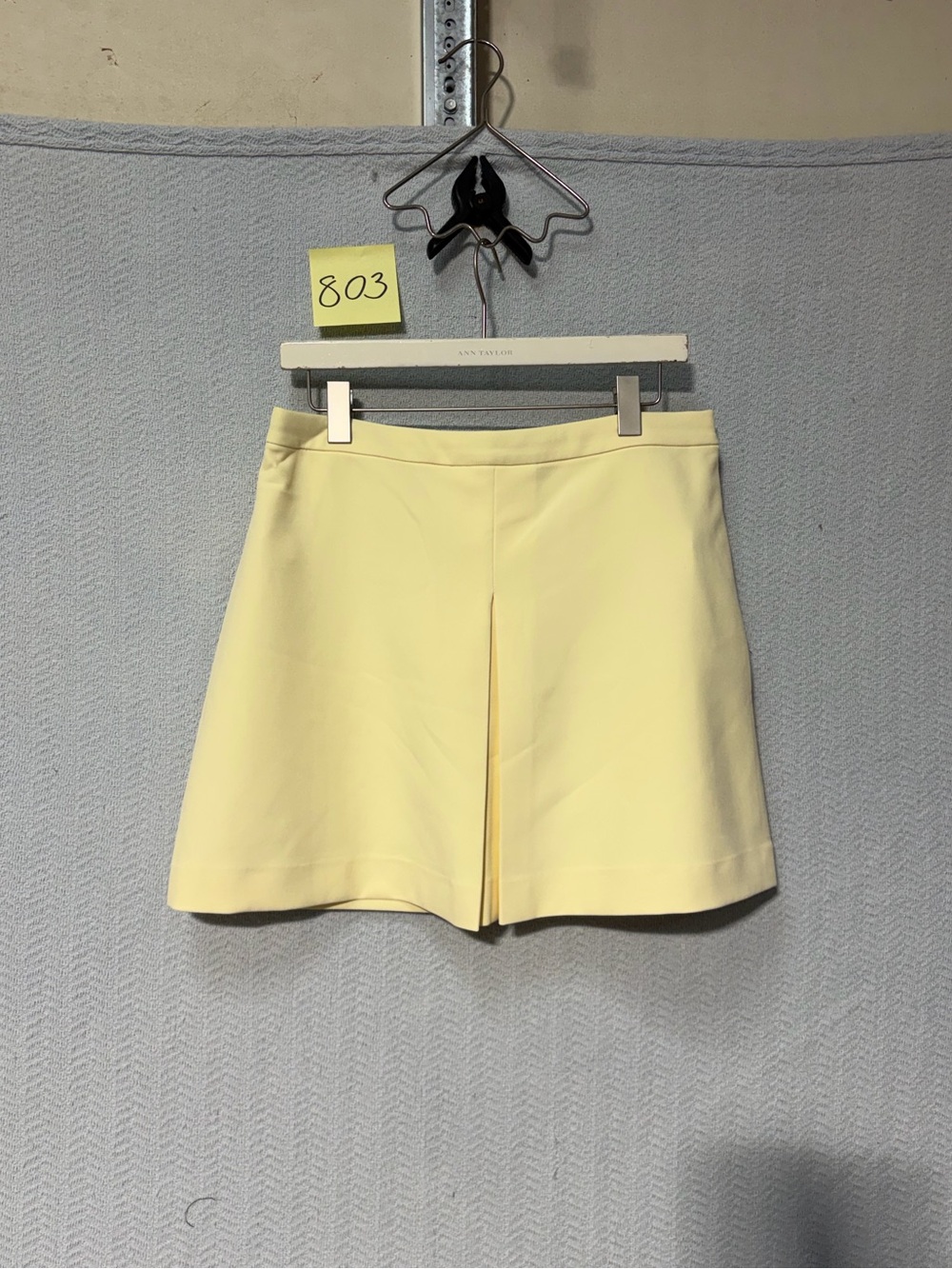 Express Pale Yellow Tailored Skort M NWT